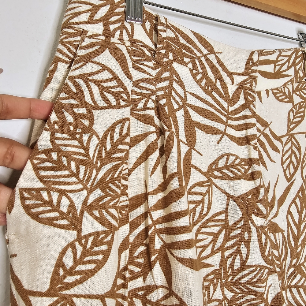 House of Harlow 1960 Cream | Tan Leaf Print Linen Pleated Straight Pants 10 - Picture 3 of 7